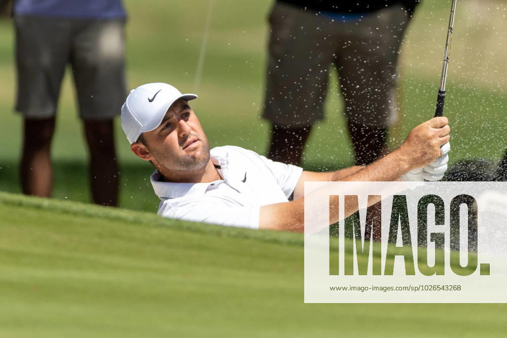 AUSTIN, TX - MARCH 25: Scottie Scheffler plays a shot from a bunker on the seventh hole during the Quarterfinals of the PGA, Golf Herren World Golf Championships Dell Technologies Match Play on March 25, 2023, at Austin County Club in Austin, TX. (Photo by David Buono Icon Sportswire) GOLF: MAR 25 PGA - World Golf Championships-Dell Technologies Match Play Icon230325044