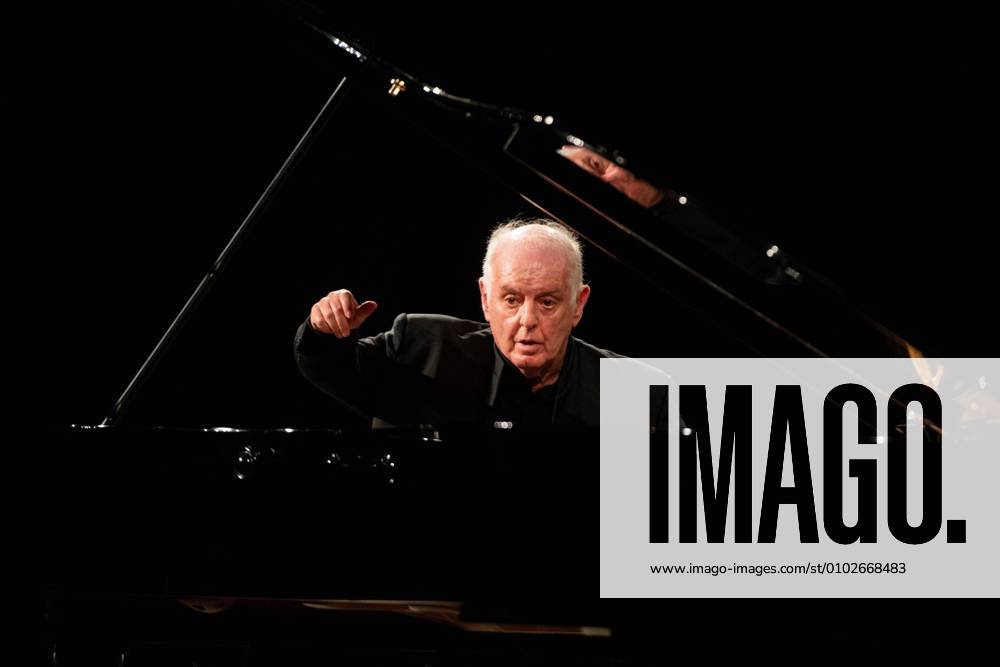 Spanish-Argentinean pianist and orchestra conductor Daniel Barenboim performs during his concert in Granada s Music and Dance Festival in Carlos V Palace in Granada, southern Spain 24 July 2020. DANIEL BARENBOIM CONCERT IN GRANADA !ACHTUNG: NUR REDAKTIONELLE NUTZUNG!