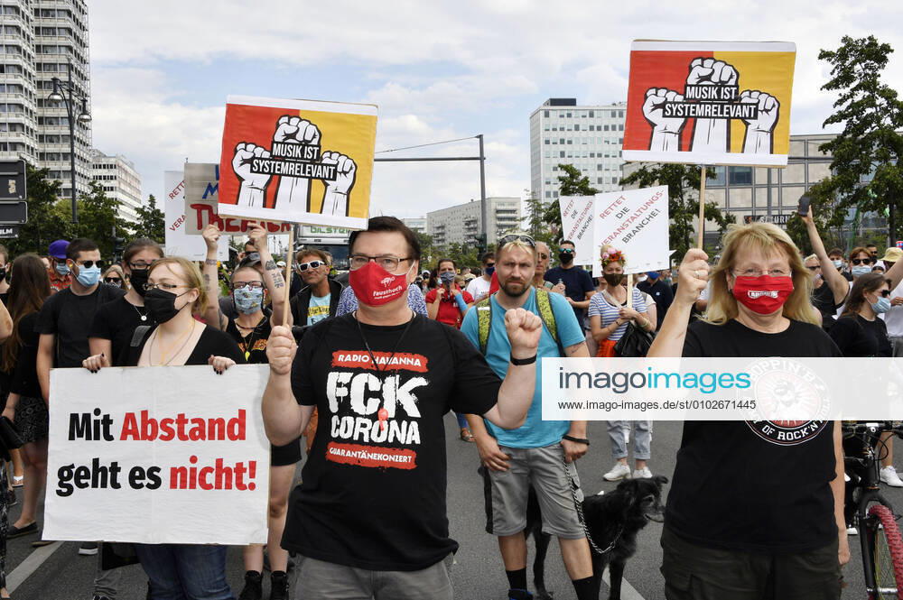 With a protest march from Alexanderstraße 3 to the rally at Bebelplatz, Berlin venues, organizers, technicians, stage and booth builders, outdoor advertisers, security and catering staff as well as other service providers from the culture and event industry point out their precarious situation and the blatant lack of perspectives Berlin, 24 07 2020 Foto:xF.xFuturexImage