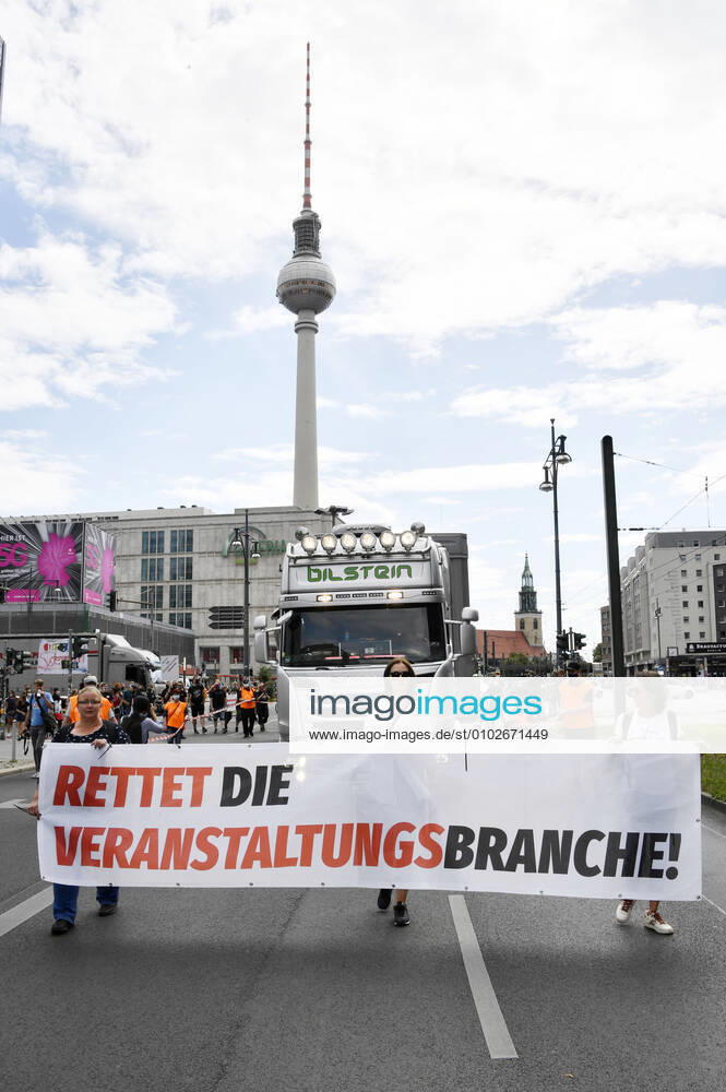 With a protest march from Alexanderstraße 3 to the rally at Bebelplatz, Berlin venues, organizers, technicians, stage and booth builders, outdoor advertisers, security and catering staff as well as other service providers from the culture and event industry point out their precarious situation and the blatant lack of perspectives Berlin, 24 07 2020 Foto:xF.xFuturexImage