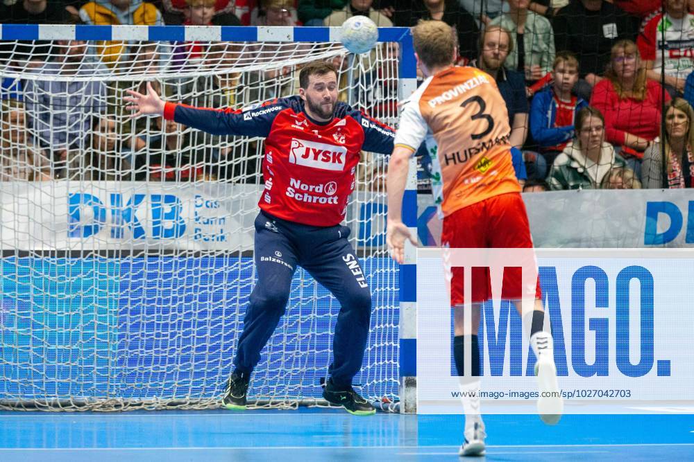 V l Benjamin Buric SG Flensburg Handewitt, 01 , Fabian Huesmann ASV Hamm Westfalen, 03 GER, ASV Hamm Westfalen vs SG Flensburg Handewitt, Handball, 1 Bundesliga, 25 Spieltag, Spielzeit 2022 2023, 01 04 2023 GER, ASV Hamm Westfalen vs SG Flensburg Handewitt, Handball, 1 Bundesliga, 25 Spieltag, Spielzeit 2022 2023, 01 04 2023 Hamm