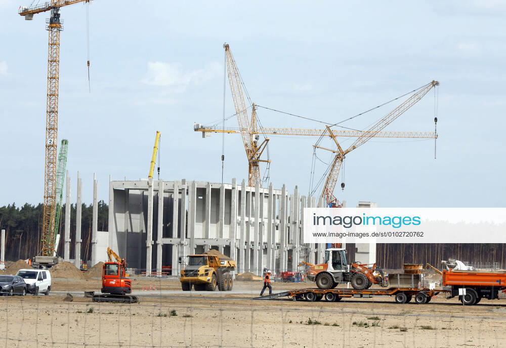 Tesla Giga Factory Gruenheide Gruenheide, DEU, 28 07 2020 Construction site Tesla Gigafactory 4 in the district Freienbrink in Gruenheide, near Berlin Tesla boss Elon Musk believes that the site will be completed in unimaginable speed Gruenheide Brandenburg Germany