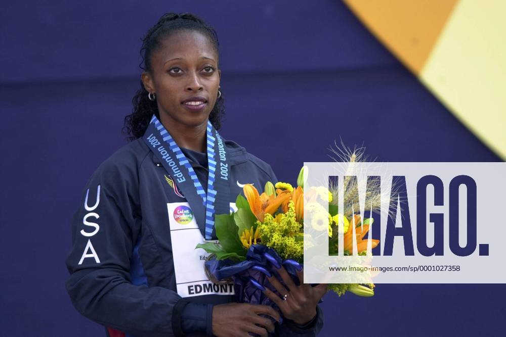 Gail Devers (USA) Leichtathletik WM Damen Weltmeisterschaft 2001, Podium, Podest Einzelbild Edmonton Freude,