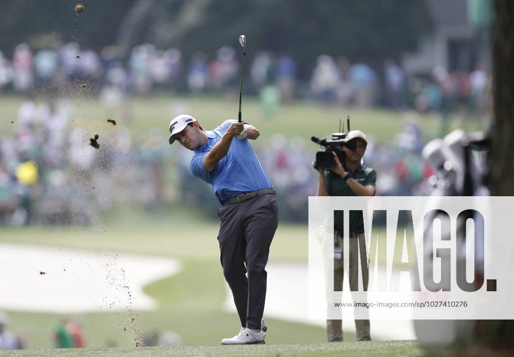Patrick Cantlay hits approach shot to first green during the first round at the Masters tournament at Augusta National Golf Club in Augusta, Georgia on Thursday, April 6, 2023. AUG20230406244 JOHNxANGELILLO
