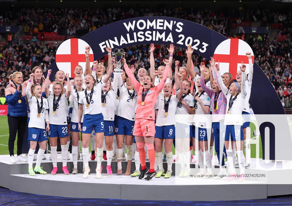 London, England, 6th April 2023. The England team celebrate after winning the Women s CONMEBOL UEFA Finalissima match at Wembley Stadium, London. Picture credit should read: Paul Terry Sportimage . SPI-2352-0063