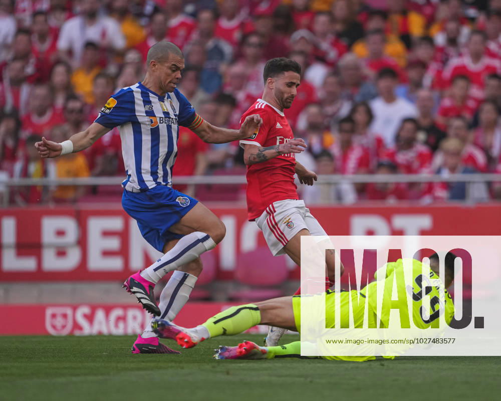 Estadio da Luz, Lisbon, Portugal, April 7th 2023: Diogo Costa e Pepe do Porto and Rafa Silva do Benfica in action during the match between SL Benfica and FC Porto at Estadio de Luz in Lisbon, Portugal on April 7, 2023 (Photo by Pedro Loureiro SPP) (Pedro Loureiro SPP)