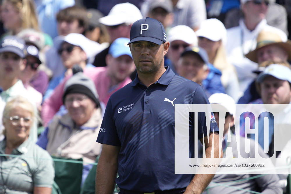 Gary Woodland studies his putting line on the 2nd hole during the final round at the 87th Masters tournament at Augusta National Golf Club in Augusta, Georgia on Sunday, April 9, 2023. AUG20230409204 BOBxSTRONG