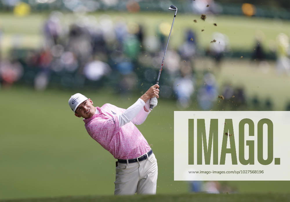 Golf, PGA, Masters Tournament in Augusta Sam Bennett (a) hits an approach shot to the 1st green during the final round at the 87th Masters tournament at Augusta National Golf Club in Augusta, Georgia on Sunday, April 9, 2023. AUG20230409216 JOHNxANGELILLO