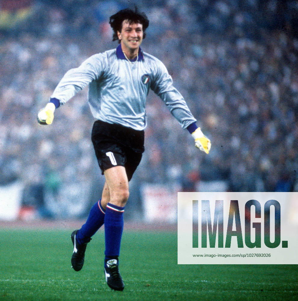 European Football Championship 1988 opening match BR Germany Italy in Düsseldorf 1 1 on 10 06 1988 goalkeeper Walter Zenga ITA cheers, goal celebration HM