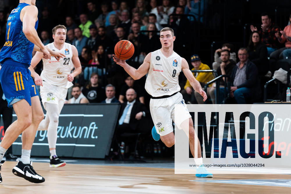 Ziga Samar Veolia Towers Hamburg, 9 dribbles Yanni Wetzell ALBA Berlin, 7 from GER, Veolia Towers Hamburg vs ALBA Berlin, Basketball, easyCredit Basketball Bundesliga, Week 28, 16 04 2023 GER, Veolia Towers Hamburg vs ALBA Berlin, Basketball, easyCredit Basketball Bundesliga, Week 28, 16 04 2023 Hamburg