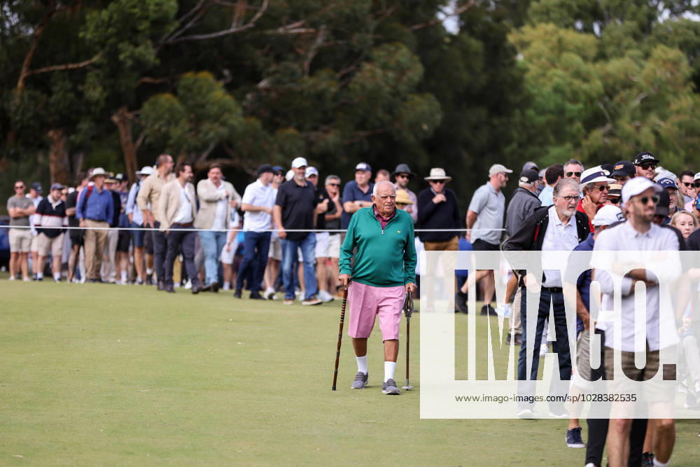 GOLF LIV TOUR ADELAIDE, Spectators in a massive cue attempting to gain entry before the start of play during LIV Golf Adelaide at the Grange Golf Club in Adelaide, Friday, April 21, 2023. ( NO ARCHIVING, , NO USE IN BOOKS WITHOUT CONSENT ADELAIDE SOUTH AUSTRALIA AUSTRALIA