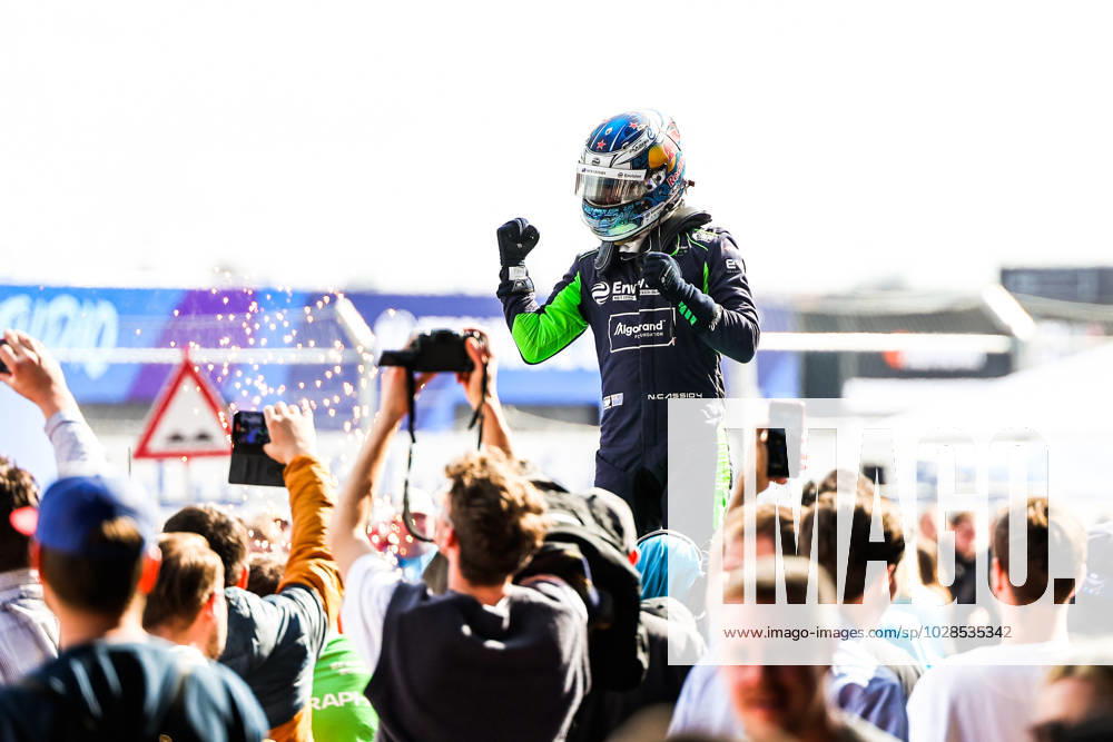 CASSIDY Nick (nzl), Envision Racing, Spark-Jaguar, Jaguar I - Time 6, portrait celebrating victory during the 2023 Berlin ePrix, 6th meeting of the 2022-23 ABB FIA Formula E World Championship, WM, Weltmeisterschaft on the Tempelhof Airport Street Circuit from April 21 to 23, 2023 in Berlin, Germany - AUTO - 2023 FORMULA E BERLIN ePRIX DPPI Panoramic 20230423_G0OD9217