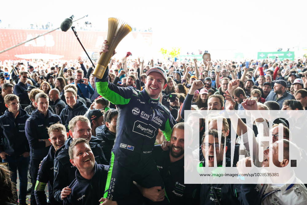 CASSIDY Nick (nzl), Envision Racing, Spark-Jaguar, Jaguar I - Time 6, portrait celebrating victory during the 2023 Berlin ePrix, 6th meeting of the 2022-23 ABB FIA Formula E World Championship, WM, Weltmeisterschaft on the Tempelhof Airport Street Circuit from April 21 to 23, 2023 in Berlin, Germany - AUTO - 2023 FORMULA E BERLIN ePRIX DPPI Panoramic 20230423_GOOD9793