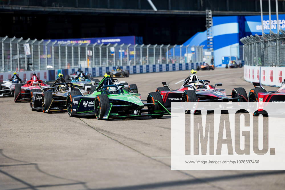 FORMEL E - Berlin E-Prix BERLIN,GERMANY,23.APR.23 - MOTORSPORTS, FORMEL E - E-Prix of Berlin, Berliner Tempelhof Airport Circuit. Image shows Nick Cassidy (NZL Envision) and Antonio Felix Da Costa (POR Porsche). GEPAxpictures xMatthiasxTrinkl