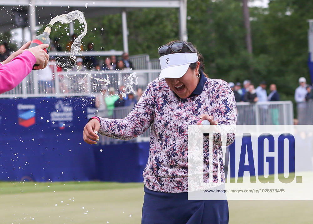THE WOODLANDS, TX - APRIL 23: Lilia Yu (USA) gets soaked in champagne following her victory during the final round of the LPGA, Golf Damen Chevron Championship on April 23, 2023 at The Club at Carlton Woods in The Woodlands, Texas. (Photo by Leslie Plaza Johnson Icon Sportswire) GOLF: APR 23 LPGA The Chevron Championship Icon230423007