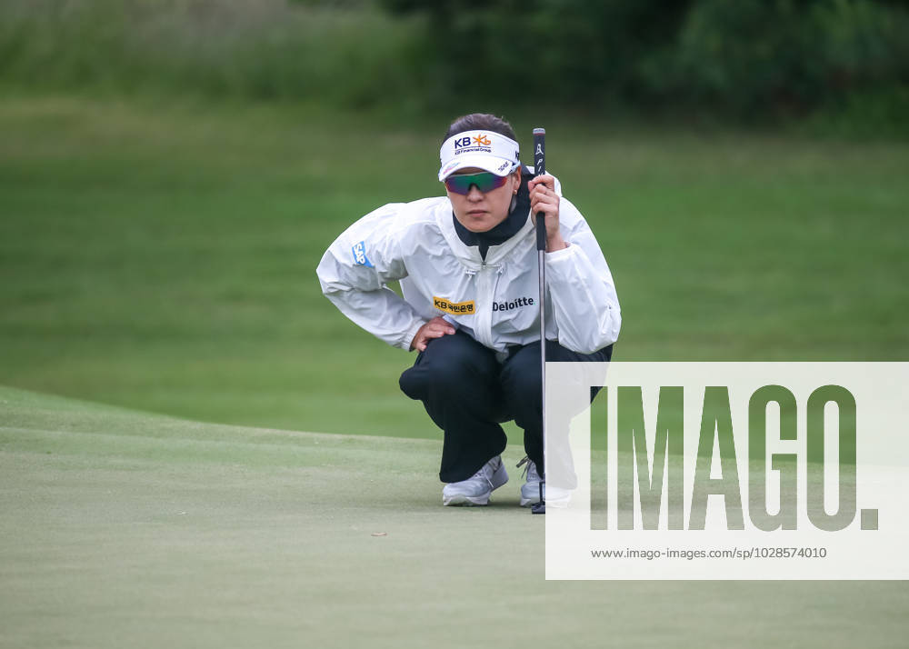 THE WOODLANDS, TX - APRIL 23: In Gee Chun (KOR) studies her putt on 2 during the final round of the LPGA, Golf Damen Chevron Championship on April 23, 2023 at The Club at Carlton Woods in The Woodlands, Texas. (Photo by Leslie Plaza Johnson Icon Sportswire) GOLF: APR 23 LPGA The Chevron Championship Icon230423022
