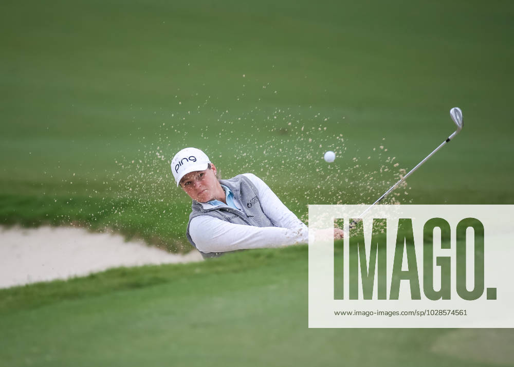 THE WOODLANDS, TX - APRIL 23: Ally Ewing (USA) hits a bunker shot on 2 during the final round of the LPGA, Golf Damen Chevron Championship on April 23, 2023 at The Club at Carlton Woods in The Woodlands, Texas. (Photo by Leslie Plaza Johnson Icon Sportswire) GOLF: APR 23 LPGA The Chevron Championship Icon230423034