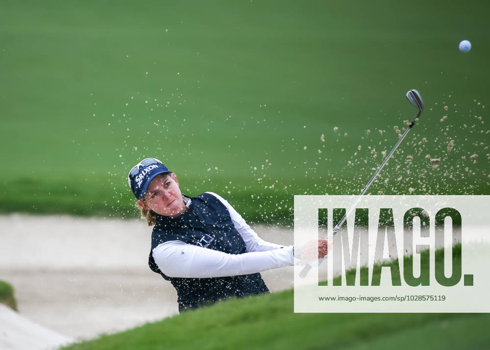 THE WOODLANDS, TX - APRIL 23: Ashleigh Buhai (ZAF) watches her hit out of the bunker on 2 during the final round of the LPGA, Golf Damen Chevron Championship on April 23, 2023 at The Club at Carlton Woods in The Woodlands, Texas. (Photo by Leslie Plaza Johnson Icon Sportswire) GOLF: APR 23 LPGA The Chevron Championship Icon230423047