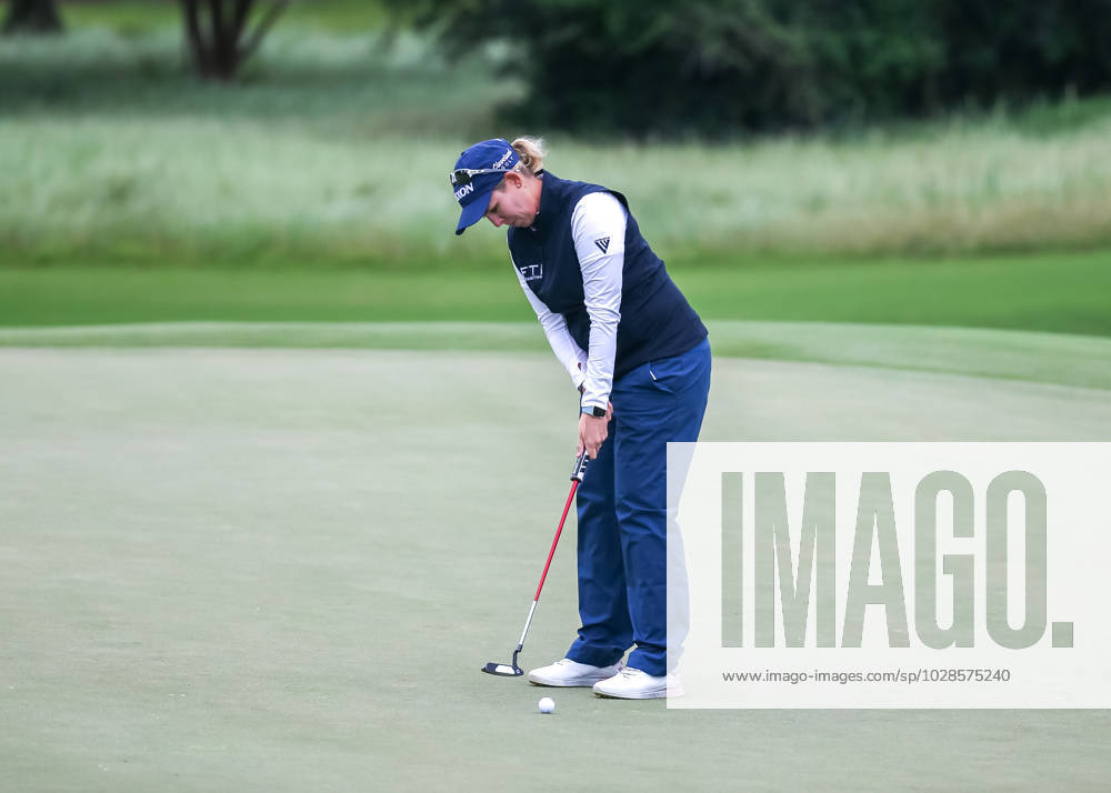 THE WOODLANDS, TX - APRIL 23: Ashleigh Buhai (ZAF) hits her putt on 2 during the final round of the LPGA, Golf Damen Chevron Championship on April 23, 2023 at The Club at Carlton Woods in The Woodlands, Texas. (Photo by Leslie Plaza Johnson Icon Sportswire) GOLF: APR 23 LPGA The Chevron Championship Icon230423051