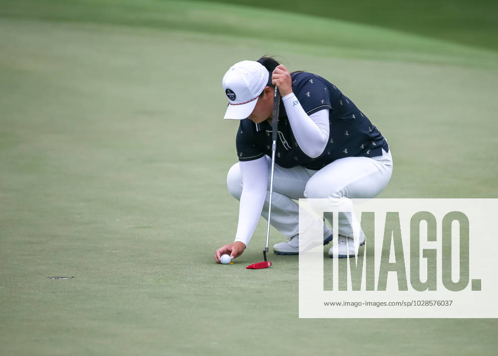 THE WOODLANDS, TX - APRIL 23: Angel Yin (USA) lines up her putt on 2 during the final round of the LPGA, Golf Damen Chevron Championship on April 23, 2023 at The Club at Carlton Woods in The Woodlands, Texas. (Photo by Leslie Plaza Johnson Icon Sportswire) GOLF: APR 23 LPGA The Chevron Championship Icon230423077