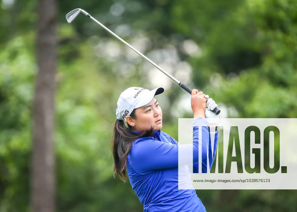 THE WOODLANDS, TX - APRIL 23: Allison Corpuz (USA) watches her tee shot on 3 during the final round of the LPGA, Golf Damen Chevron Championship on April 23, 2023 at The Club at Carlton Woods in The Woodlands, Texas. (Photo by Leslie Plaza Johnson Icon Sportswire) GOLF: APR 23 LPGA The Chevron Championship Icon230423082
