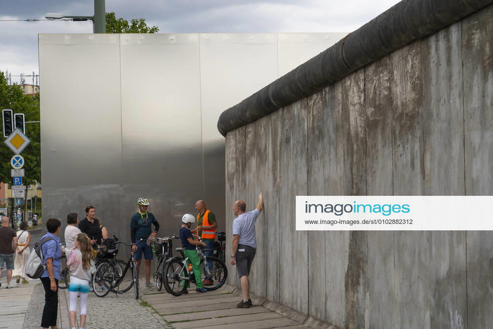 Tourists at the Berlin Wall Memorial on Bernauer Strasse in Berlin Prenzlauer Berg Photo Volker Hohlfeld Berlin Wall Memorial