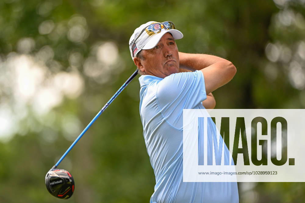THE WOODLANDS, TX - APRIL 28: Shane Bertsch watches his tee shot on 11 during Rd1 of the Insperity Invitational at The Woodlands Country Club Tournament Course on April 28, 2023 in The Woodlands, Texas. (Photo by Ken Murray Icon Sportswire) GOLF: APR 28 PGA, Golf Herren Tour Champions Insperity Invitational Icon230428044