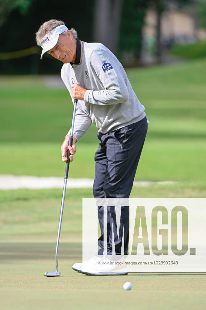 THE WOODLANDS, TX - APRIL 29: Bernhard Langer barely misses his birdie putt on 1 during Rd2 of the Insperity Invitational at The Woodlands Country Club Tournament Course on April 29, 2023 in The Woodlands, Texas. (Photo by Ken Murray Icon Sportswire) GOLF: APR 29 PGA, Golf Herren Tour Champions Insperity Invitational Icon230429006
