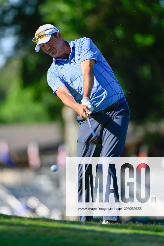 THE WOODLANDS, TX - APRIL 30: Shane Bertsch hits his second shot on 1 during Rd3 of the Insperity Invitational at The Woodlands Country Club Tournament Course on April 30, 2023 in The Woodlands, Texas. (Photo by Ken Murray Icon Sportswire) GOLF: APR 30 PGA, Golf Herren Tour Champions Insperity Invitational Icon230430002