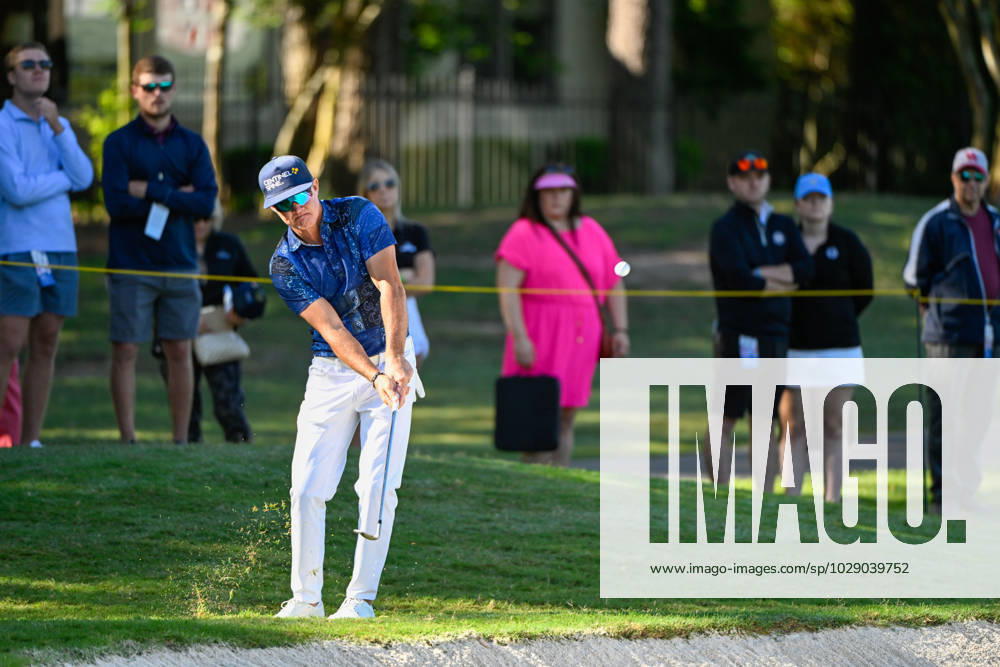 THE WOODLANDS, TX - APRIL 30: Brian Gay chips on to 1 during Rd3 of the Insperity Invitational at The Woodlands Country Club Tournament Course on April 30, 2023 in The Woodlands, Texas. (Photo by Ken Murray Icon Sportswire) GOLF: APR 30 PGA, Golf Herren Tour Champions Insperity Invitational Icon230430004