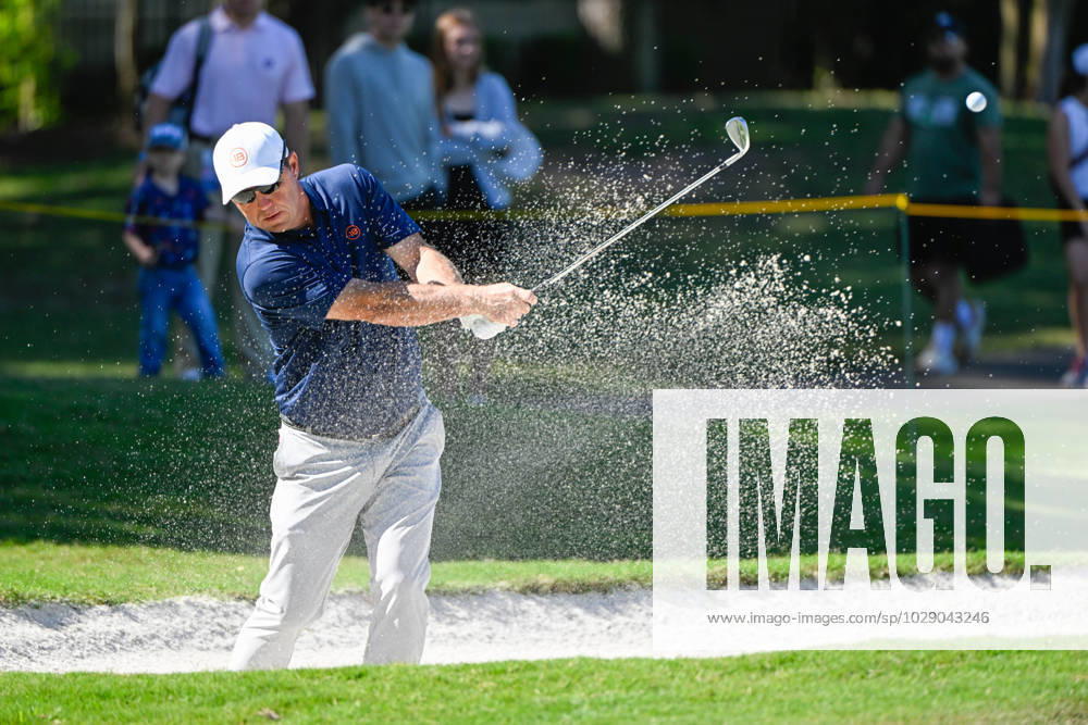 THE WOODLANDS, TX - APRIL 30: Cameron Beckman hits from the trap on 1 during Rd3 of the Insperity Invitational at The Woodlands Country Club Tournament Course on April 30, 2023 in The Woodlands, Texas. (Photo by Ken Murray Icon Sportswire) GOLF: APR 30 PGA, Golf Herren Tour Champions Insperity Invitational Icon230430013