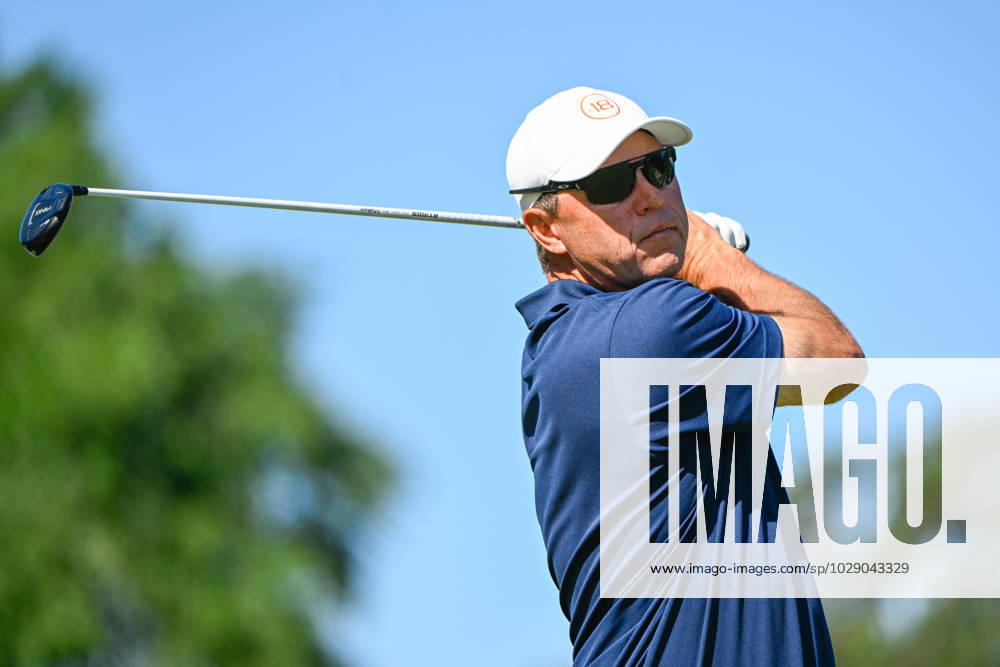 THE WOODLANDS, TX - APRIL 30: Cameron Beckman watches his tee shot on 2 during Rd3 of the Insperity Invitational at The Woodlands Country Club Tournament Course on April 30, 2023 in The Woodlands, Texas. (Photo by Ken Murray Icon Sportswire) GOLF: APR 30 PGA, Golf Herren Tour Champions Insperity Invitational Icon230430019