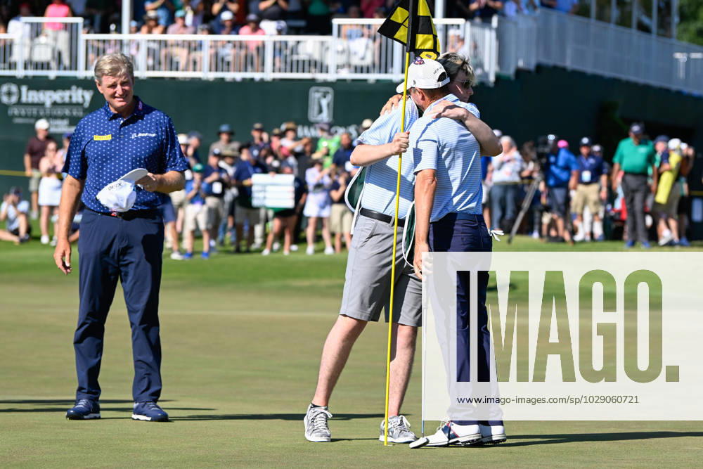 THE WOODLANDS, TX - APRIL 30: Steve Alker hugs his caddie son Ben, after winning the Insperity Invitational at The Woodlands Country Club Tournament Course on April 30, 2023 in The Woodlands, Texas. (Photo by Ken Murray Icon Sportswire) GOLF: APR 30 PGA, Golf Herren Tour Champions Insperity Invitational Icon230430082