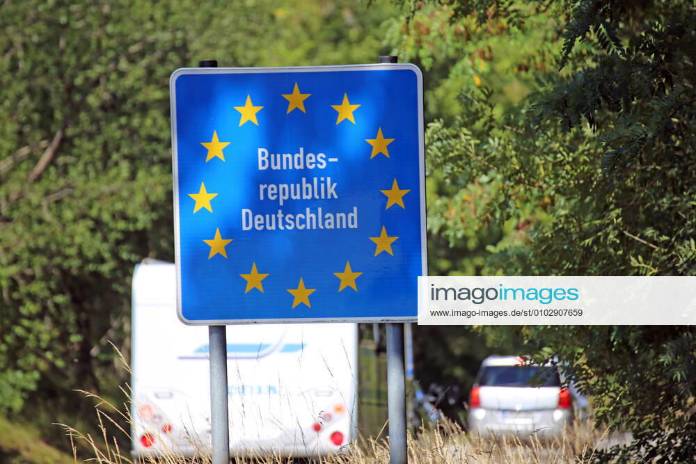 Tourist traffic at the German-French border between Lorraine and the Palatinate