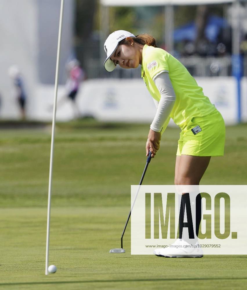 Golf: JM Eagle LA Championship Ayaka Furue of Japan makes a birdie putt on the 17th hole during the final round of the JM Eagle LA Championship golf tournament at Wilshire Country Club in Los Angeles on April 30, 2023. A14AA0001422107P
