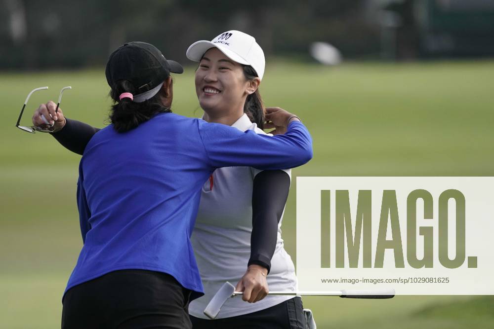 LPGA, Golf Damen - Lyn Xiyu, professional golfer from Guangzhou, China, finished in second place at the Ladies Professional Golf Association, JM Eagle LA Championship 2023, The Wilshire Country Club, Los Angeles, CA, USA, April 30, 2023. Xiyu was in a three way time at the end of four days of regulation play. Here, Xiyu hugs third place winner, Aditi Ashok, on the 18th hole. - ZUMAmt3_ 20230430_zaf_mt3_014