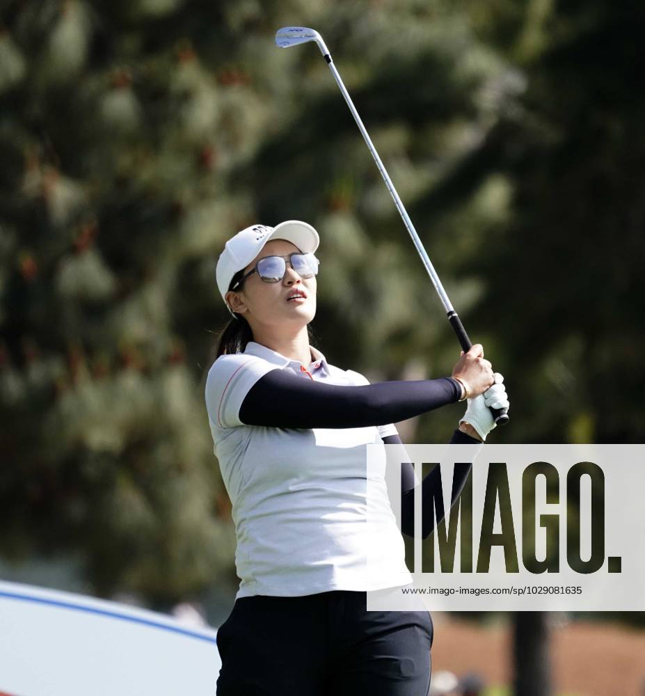 LPGA, Golf Damen - Lyn Xiyu, professional golfer from Guangzhou, China, finished in second place at the Ladies Professional Golf Association, JM Eagle LA Championship 2023, The Wilshire Country Club, Los Angeles, CA, USA, April 30, 2023. Xiyu was in a three way time at the end of four days of regulation play. Here, Xiyu watches her drive from the 12th tee. - ZUMAmt3_ 20230430_zaf_mt3_019