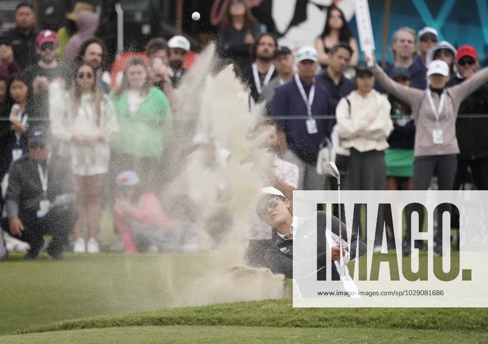 LPGA, Golf Damen -Xiyu Lin, professional golfer from Guangzhou, China, makes a spectacular shot from the bunker on the 18th hole at the Ladies Professional Golf Association, JM Eagle LA Championship 2023, The Wilshire Country Club, Los Angeles, CA, USA, April 30, 2023. This shot was followed by a successful putt for par which left her in a three way tie for first place. Xiyu earned a second place finish in the tournament. - ZUMAmt3_ 20230430_zaf_mt3_025