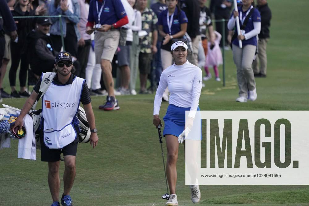 LPGA, Golf Damen - Alison Lee, a Los Angeles resident, earned a tenth place finish in the Ladies Professional Golf Association, JM Eagle LA Championship 2023, The Wilshire Country Club, Los Angeles, CA, USA, April 30, 2023. Here, Lee was welcomed with a loud ovation as the approached the green on the 18th. - ZUMAmt3_ 20230430_zaf_mt3_030