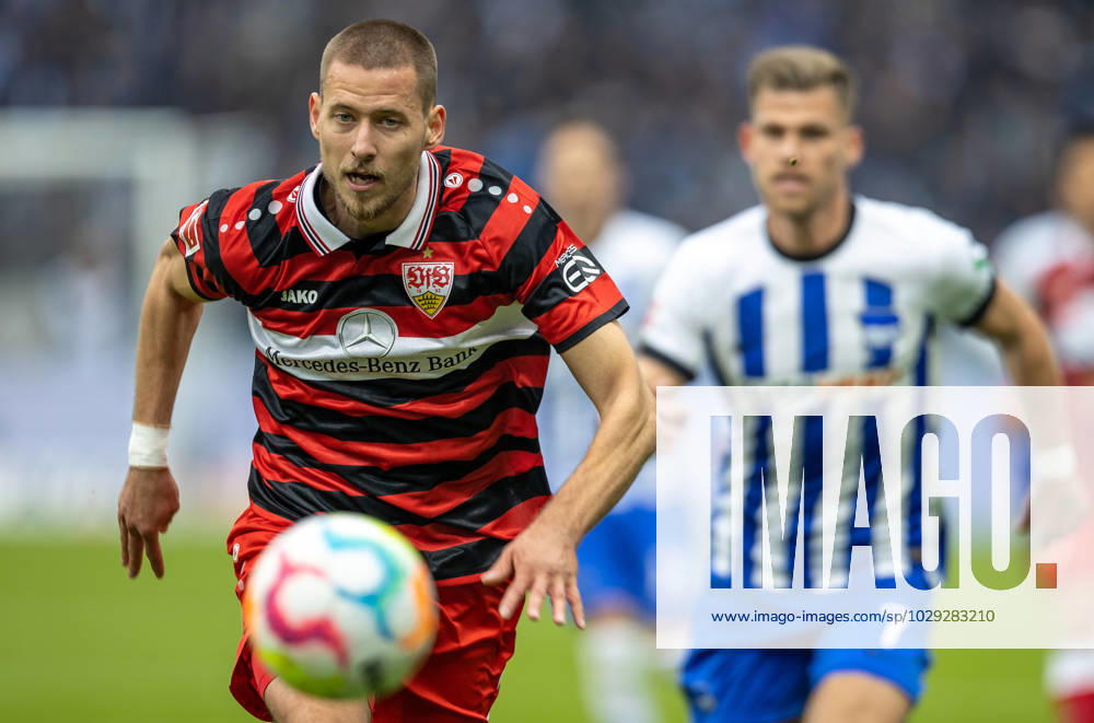 Berlin, 06 05 2023, Football, Bundesliga, 31 Matchday, Hertha BSC VfB Stuttgart, Olympiastadion Waldemar Anton of VfB Stuttgart runs to the ball DFL regulations and DFB regulations prohibit any use of photographs as image sequences and or quasi video, Foto Andreas Gora Hertha BSC VfB Stuttgart