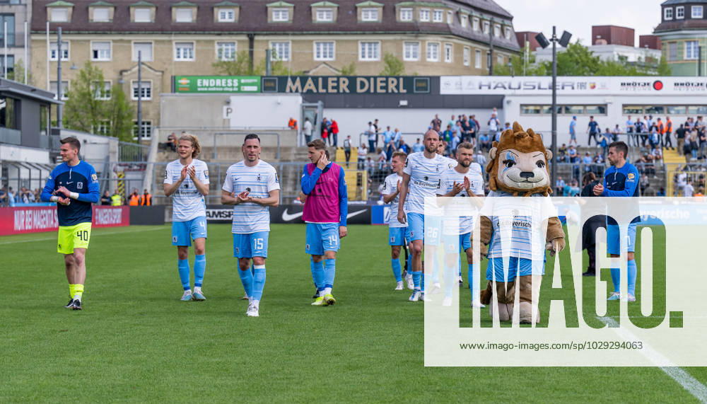 The Loewens players including mascot Sechzger on the way to their fan curve after the victory GER, TSV 1860 Muenchen vs SC Freiburg II, Football, 3 Bundesliga, 35 Matchday, Season 2022 2023, 06 05 2023 GER, TSV 1860 Muenchen vs SC Freiburg II, Football, 3 Bundesliga, 35 Matchday, Season 2022 2023, 06 05 2023 Muenchen
