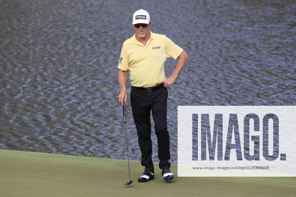 DULUTH, GA - MAY 07: Miguel Angel Jimenez waits for his turn to putt on the 18th green during the final round of the PGA, Golf Herren Tour Champions Mitsubishi Electric Classic on May 7, 2023 at TPC Sugarloaf in Duluth, Georgia. (Photo by David J. Griffin Icon Sportswire) GOLF: MAY 07 PGA Tour Champions Mitsubishi Electric Classic Icon9532305071091
