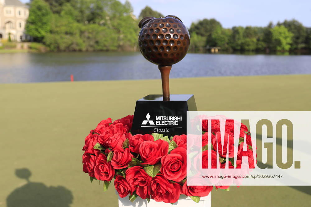 DULUTH, GA - MAY 07: The tournament trophy on the 18th green after the final round of the PGA, Golf Herren Tour Champions Mitsubishi Electric Classic on May 7, 2023 at TPC Sugarloaf in Duluth, Georgia. (Photo by David J. Griffin Icon Sportswire) GOLF: MAY 07 PGA Tour Champions Mitsubishi Electric Classic Icon9532305071129