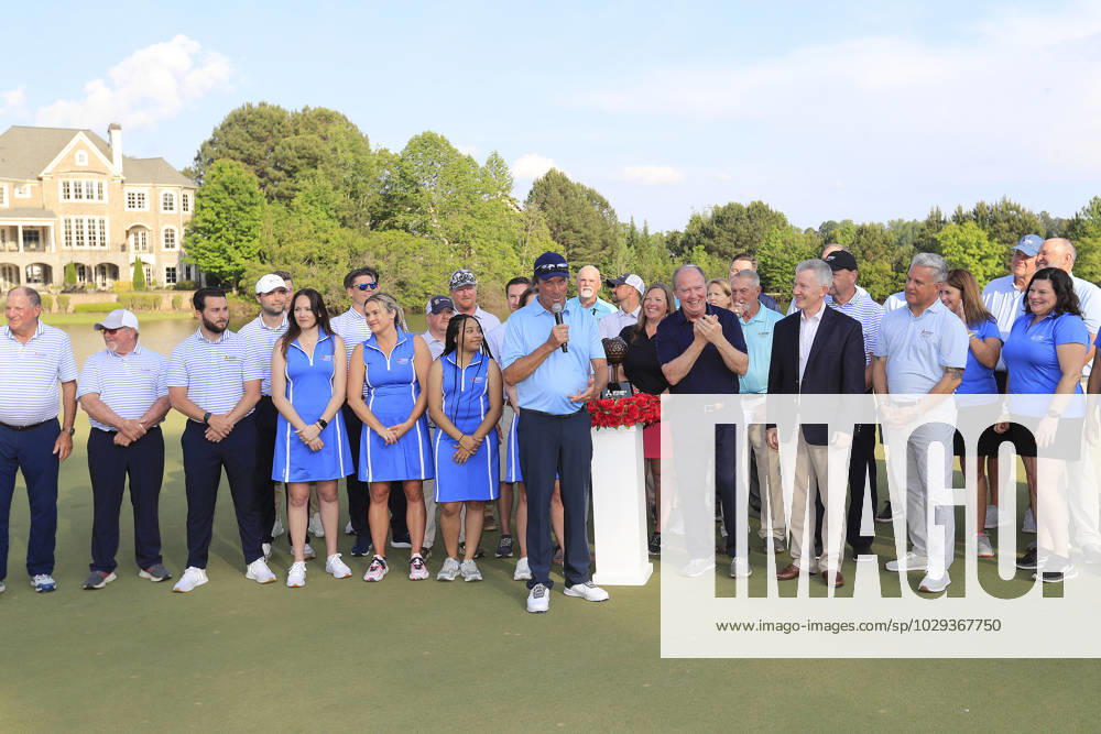 DULUTH, GA - MAY 07: Stephen Ames addresses the gallery after winning the PGA, Golf Herren Tour Champions Mitsubishi Electric Classic on May 7, 2023 at TPC Sugarloaf in Duluth, Georgia. (Photo by David J. Griffin Icon Sportswire) GOLF: MAY 07 PGA Tour Champions Mitsubishi Electric Classic Icon9532305071143