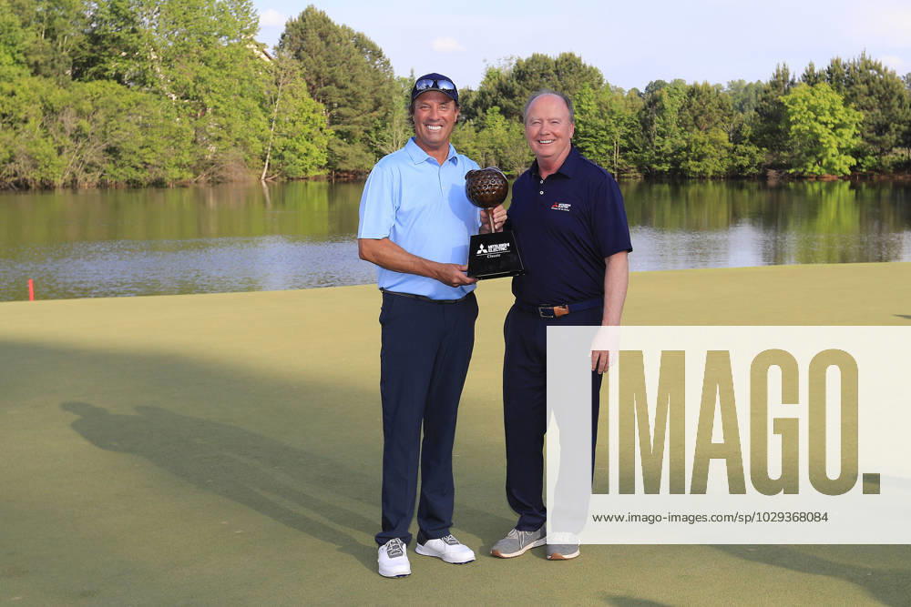 DULUTH, GA - MAY 07: Mike Corbo, President & CEO at Mitsubishi Electric US, Inc. hands the trophy to Stephen Ames after he wins the PGA, Golf Herren Tour Champions Mitsubishi Electric Classic on May 7, 2023 at TPC Sugarloaf in Duluth, Georgia. (Photo by David J. Griffin Icon Sportswire) GOLF: MAY 07 PGA Tour Champions Mitsubishi Electric Classic Icon9532305071158