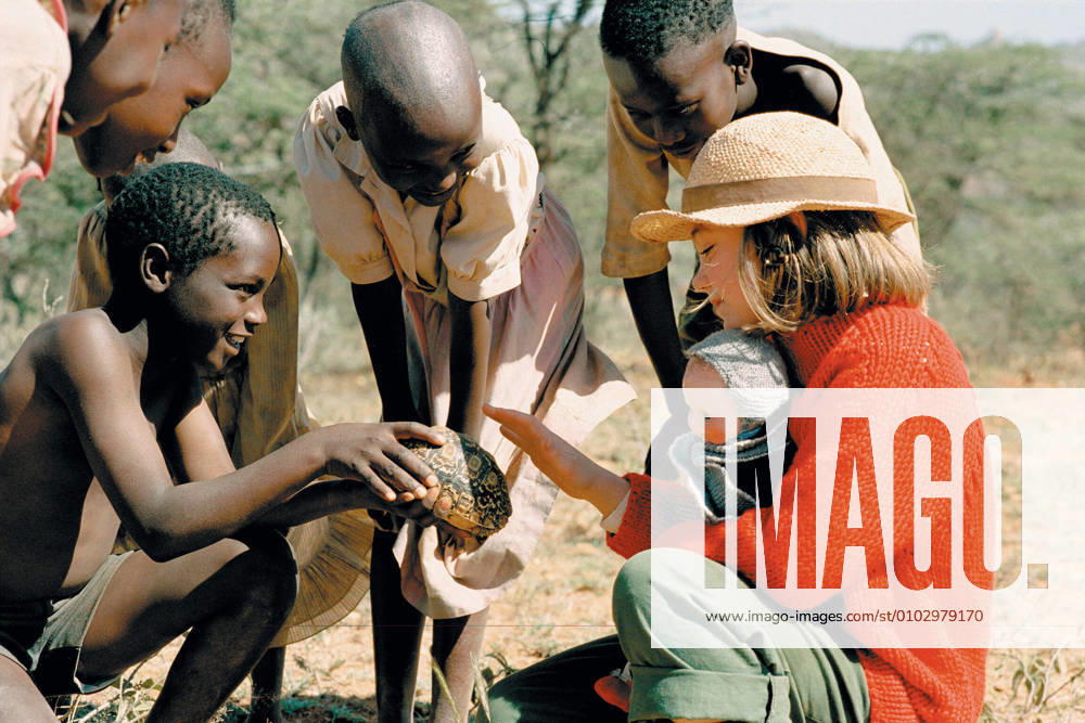 NOWHERE IN AFRICA Date: 2001. Strictly editorial use only in conjunction with the promotion of the film. Credit line mandatory. This image is copyright of the film company and is supplied under the terms of issue as film still. No commercial or book cover use permitted without prior consent from the film company. Mandatory credit line: Image courtesy BAVARIA FILM CONSTANTIN FILM PRODUCKTION MTM CINETEVE Ronald Grant Archive Mary Evans