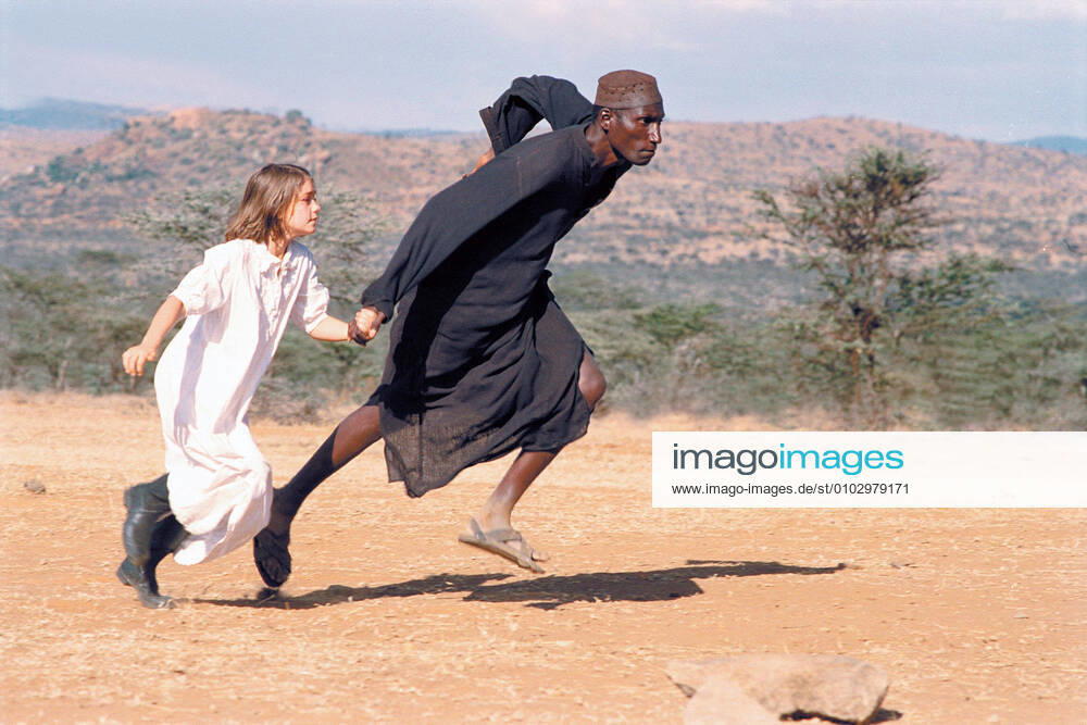 NOWHERE IN AFRICA Date: 2001. Strictly editorial use only in conjunction with the promotion of the film. Credit line mandatory. This image is copyright of the film company and is supplied under the terms of issue as film still. No commercial or book cover use permitted without prior consent from the film company. Mandatory credit line: Image courtesy BAVARIA FILM CONSTANTIN FILM PRODUCKTION MTM CINETEVE Ronald Grant Archive Mary Evans