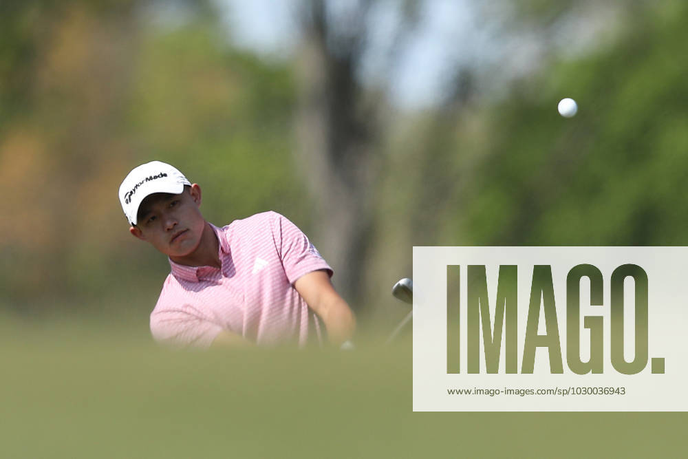 Collin Morikawa chips on to the 10th green during the first round of the 2023 PGA, Golf Herren Championship at Oakwood Country Club in Rochester,New York on Thursday, May 18, 2023. PGA20230518108 AARONxJOSEFCZYK