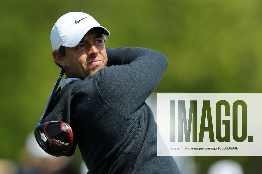 Rory Mcilroy watches his tee shot on the 12th hole during the first round of the 2023 PGA, Golf Herren Championship at Oakwood Country Club in Rochester,New York on Thursday, May 18, 2023. PGA20230518111 AARONxJOSEFCZYK