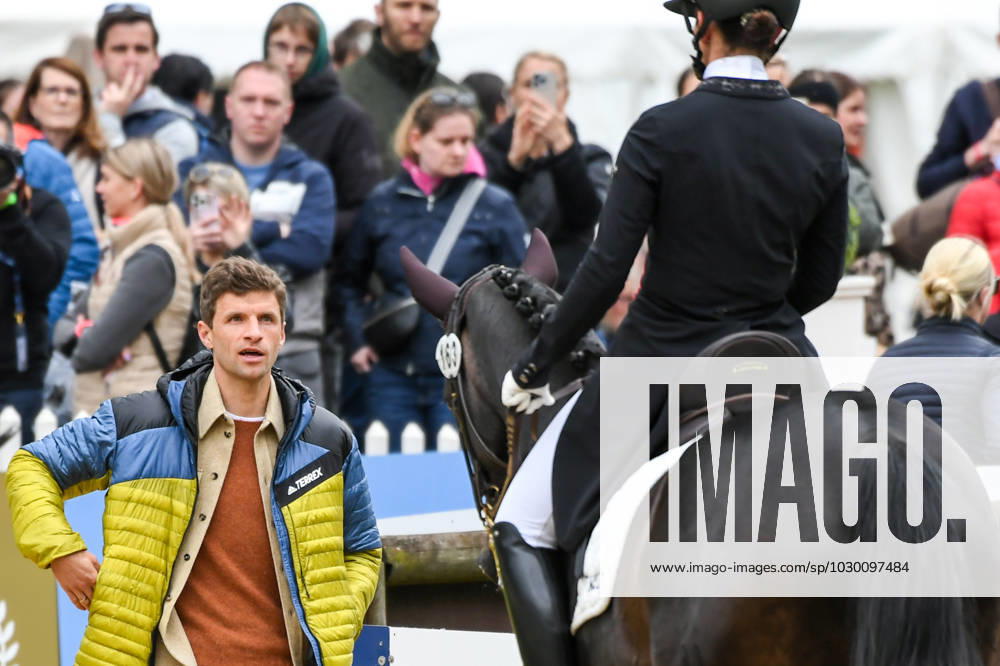 Equestrian MÜLLER Thomas footballer FC Bayern Munich as a spectator at the dressage ride of his wife MÜLLER Lisa GER RFV Hachinger Tal on Gut Wettlkam s Mondrian at the prize of Frank Zimmerei Holzbau GmbH Co KG in connection with the award Harmonie Fairness Prize of Entitlement Investment CDI3 Grand Prix Dressage Arena Wettlkam at the Horse International on 18 05 2023, Germany, Bavaria, Munich Riem Munich Riem Springarena, Olympic Hall, Dressage Arena Bavaria Germany
